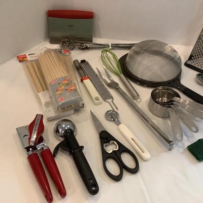 251 Lot of Kitchen Utensils