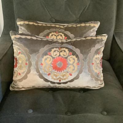 263 Pair of Velvet Lumbar Rectangle Pillow with Medallion Design