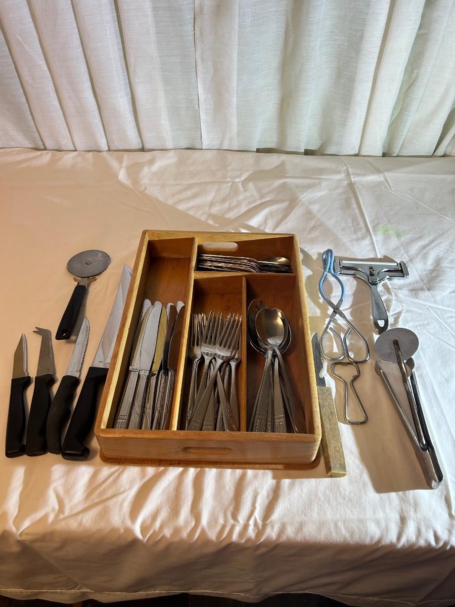 Silverware & tray