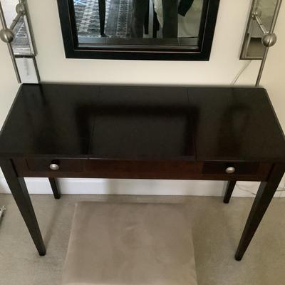 271 Decorative Vanity with Mirror and Stool