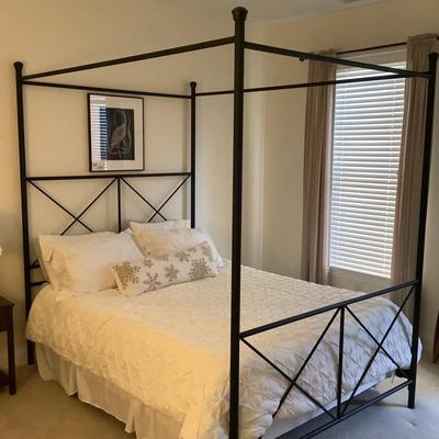 279 Queen 4 Poster Metal Bed