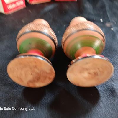 Pottery Sombrero with wooden Mexico salt & pepper shakers and metal spice tins