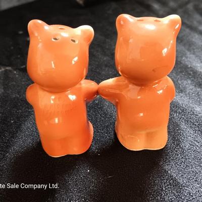 Vintage ADORABLE Ceramic Bears In A Tree Salt & Pepper Shakers Set