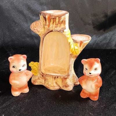 Vintage ADORABLE Ceramic Bears In A Tree Salt & Pepper Shakers Set