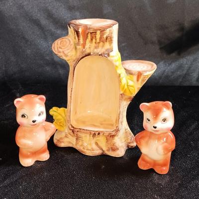 Vintage ADORABLE Ceramic Bears In A Tree Salt & Pepper Shakers Set