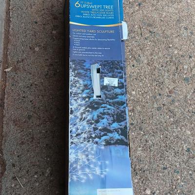 Lighted yard Sculpture Outdoor Christmas Decor 6 Ft. UPSWEPT Tree with 350 lights