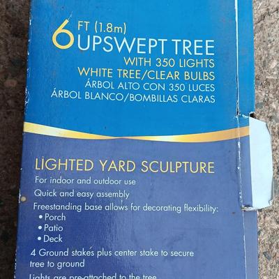 Lighted yard Sculpture Outdoor Christmas Decor 6 Ft. UPSWEPT Tree with 350 lights