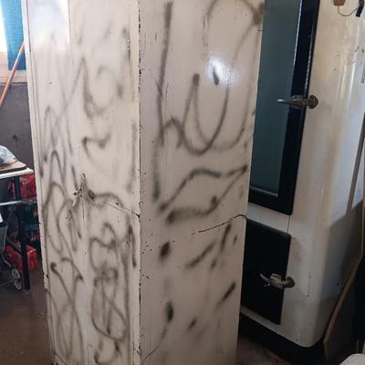 Large tin storage locker