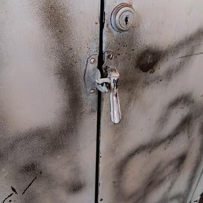 Large tin storage locker