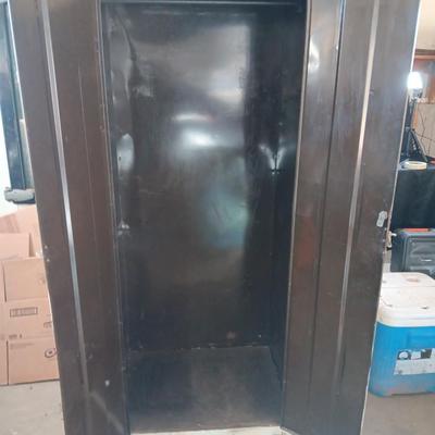 Large tin storage locker