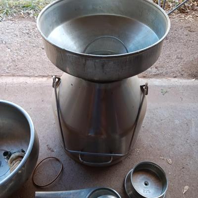 Stainless steel Milking machine - bucket - with hoses and a cream separator