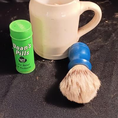 Doans pill tin - Shaving brush and mug