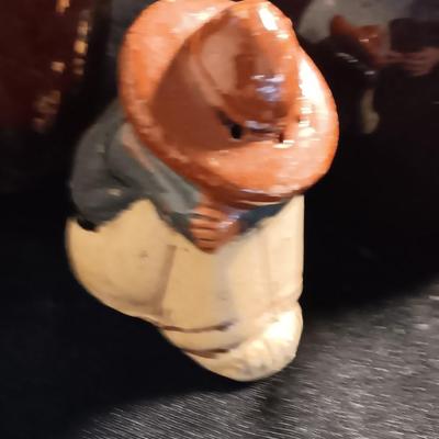 Sombrero man Salt & pepper shakers with brown bottles and small crock