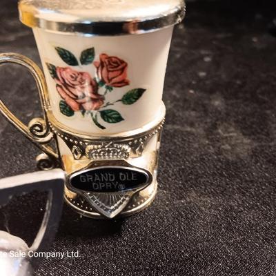 Boston's Dutch apple tea tin with Tea themed salt & pepper shakers