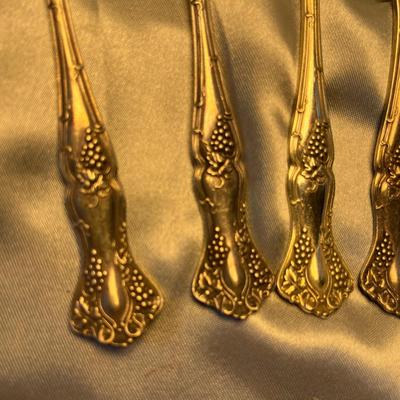 Rogers Bros. Silver Plate Vintage pattern dessert forks