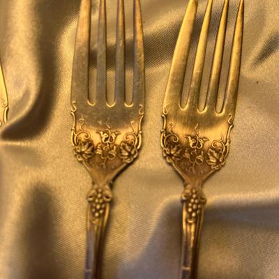 Rogers Bros. Silver Plate Vintage pattern dessert forks
