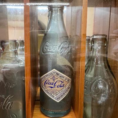 Coke Coca-Cola Vintage Commemorative 3 Bottle Set Wooden Display 1899, 1900, 1915