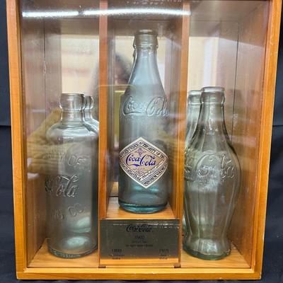 Coke Coca-Cola Vintage Commemorative 3 Bottle Set Wooden Display 1899, 1900, 1915