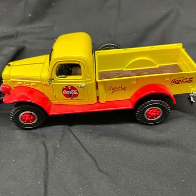 Matchbox Coke Coca-Cola Truck Dodge Power Wagon '46 Reproduction 2000