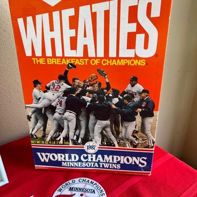 Large Collection Minnesota Twins World Series Champions 1987 & 1991 Memorabillia Posters Wheaties Box Pendants Buttons