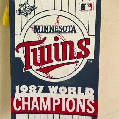 Large Collection Minnesota Twins World Series Champions 1987 & 1991 Memorabillia Posters Wheaties Box Pendants Buttons