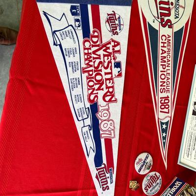 Large Collection Minnesota Twins World Series Champions 1987 & 1991 Memorabillia Posters Wheaties Box Pendants Buttons