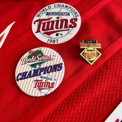 Large Collection Minnesota Twins World Series Champions 1987 & 1991 Memorabillia Posters Wheaties Box Pendants Buttons