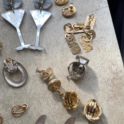 38 Pairs of Clip Earrings (DR-SS)