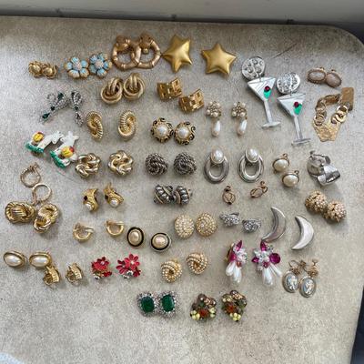 38 Pairs of Clip Earrings (DR-SS)