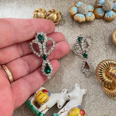 38 Pairs of Clip Earrings (DR-SS)