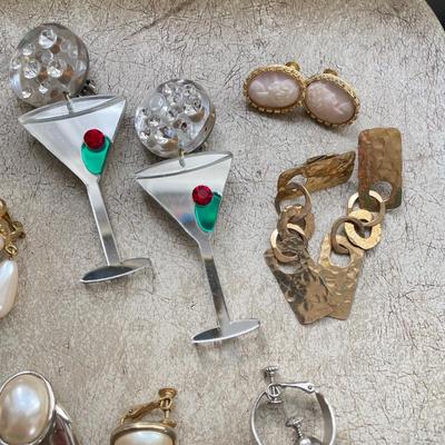 38 Pairs of Clip Earrings (DR-SS)