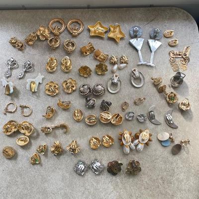 38 Pairs of Clip Earrings (DR-SS)