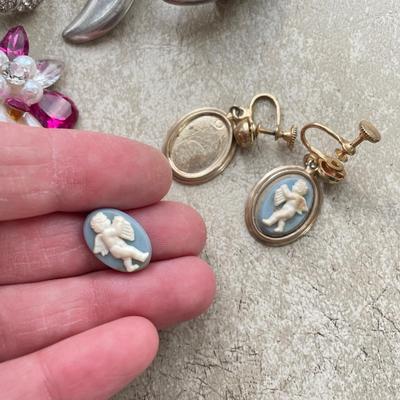 38 Pairs of Clip Earrings (DR-SS)
