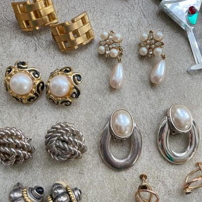 38 Pairs of Clip Earrings (DR-SS)