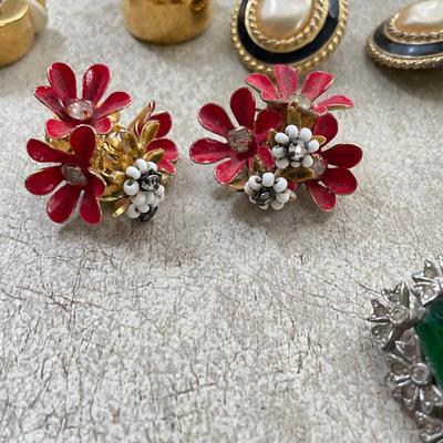 38 Pairs of Clip Earrings (DR-SS)