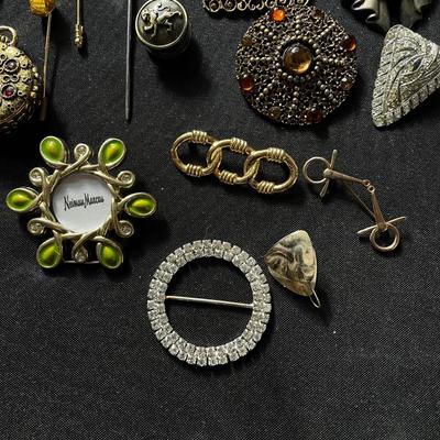 Fashion Accessories incl Hat Pins, Buckles & Brooches (DR-SS)