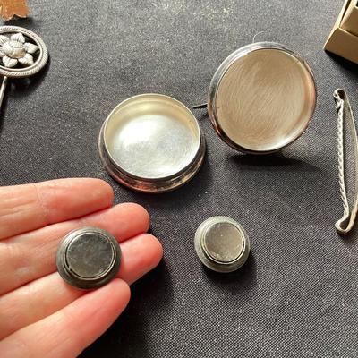Fashion Accessories incl Hat Pins, Buckles & Brooches (DR-SS)