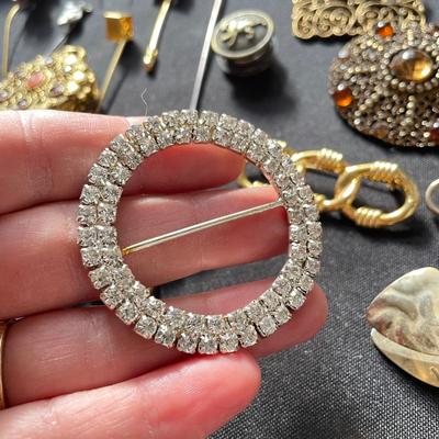 Fashion Accessories incl Hat Pins, Buckles & Brooches (DR-SS)