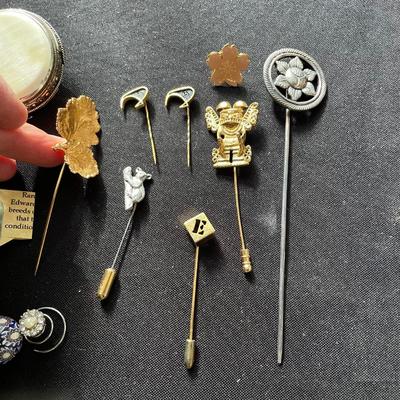Fashion Accessories incl Hat Pins, Buckles & Brooches (DR-SS)
