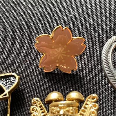 Fashion Accessories incl Hat Pins, Buckles & Brooches (DR-SS)