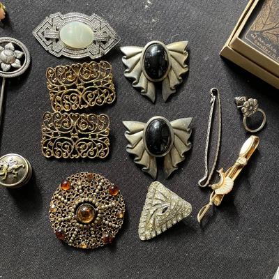 Fashion Accessories incl Hat Pins, Buckles & Brooches (DR-SS)