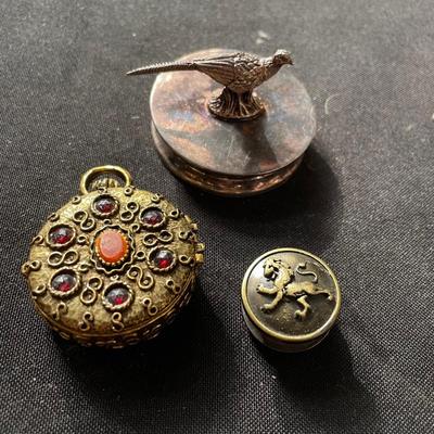 Fashion Accessories incl Hat Pins, Buckles & Brooches (DR-SS)