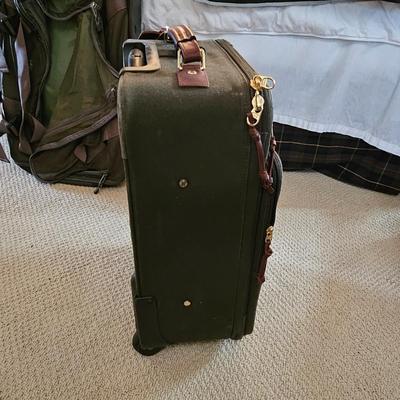 Variety of Luggage Items  (UB-JS)