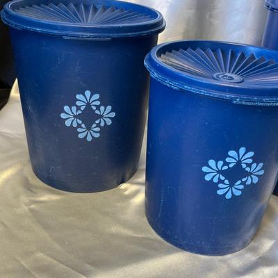 4 Tupperware cannisters