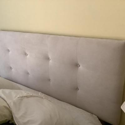 303 Queen Bed with Tufted Headboard