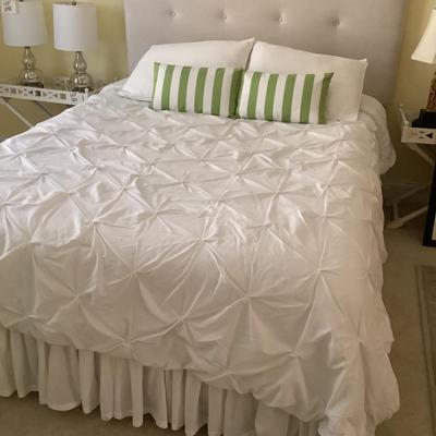 304 Queen Bedding with Accent Pillows with Kohl's Sheet Set