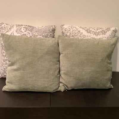 323 Lot of 5 Decorative Accent Pillows