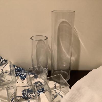345 Blue and White Linens with Glass Decorative Vases
