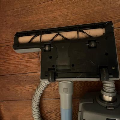 Electrolux Canister Vacuum (E-MG)
