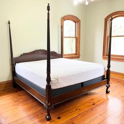 HERITAGE FURNITURE ~ King Size ~ Solid Mahogany Four Poster Claw Foot Bed